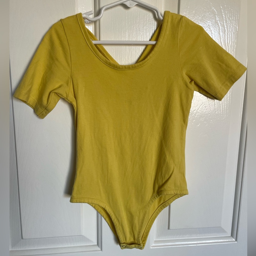Little James short sleeve bodysuit - Size 6/7 - Mustard